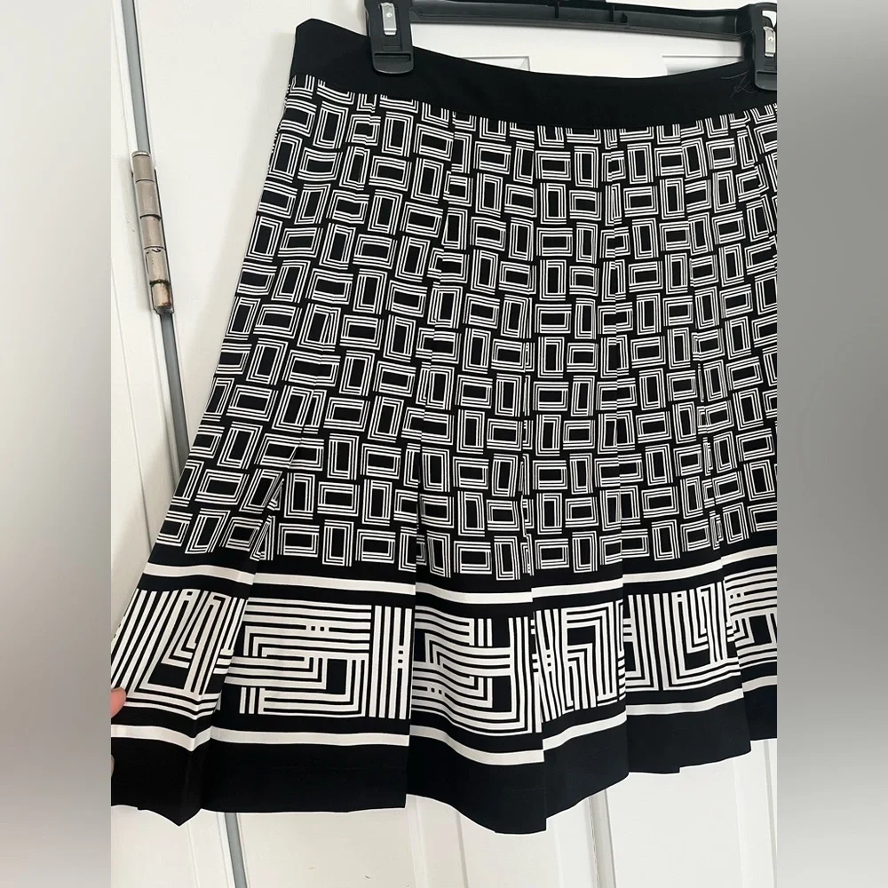 Karl Lagerfeld Black White Geometric Lightweight Pleated Mini Skirt,Women’s Sz 6 - Picture 5 of 16